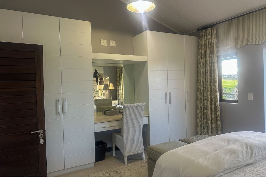 5 Bedroom Property for Sale in Oubaai Western Cape